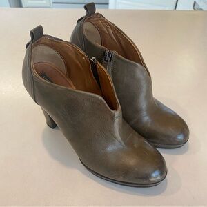 ALBERTO FERMANI LEATHER CUT OUT ANKLE BOOTIE STACKED HEEL TAUPE WOMENS SZ EU 37